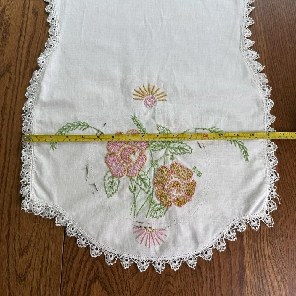 Vtg Hand-Embroidered Floral Linen Table Runner With Lace Tatted Edging 34